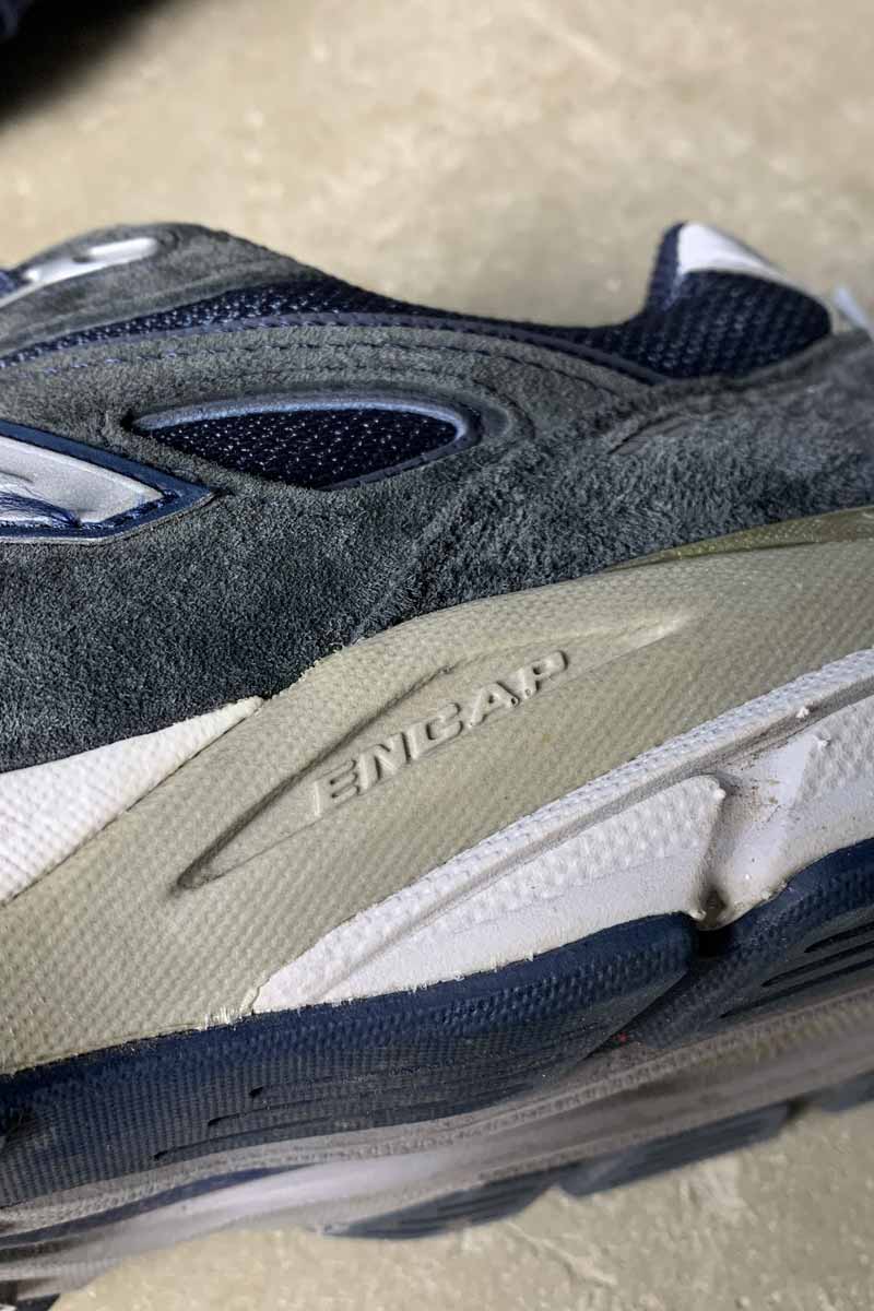 M990NV4 / NAVY [SIZE: US10 (equivalent to 28cm) USED]