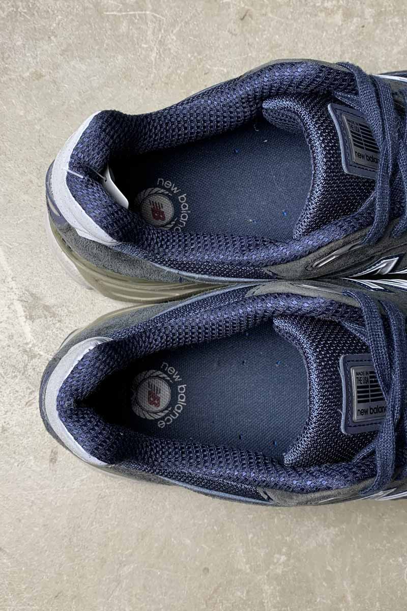 M990NV4 / NAVY [SIZE: US10 (equivalent to 28cm) USED]