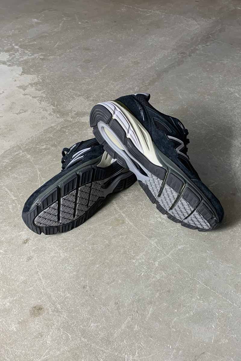 M990BK4 / BLACK [SIZE: US8.5 (equivalent to 26.5cm) USED]