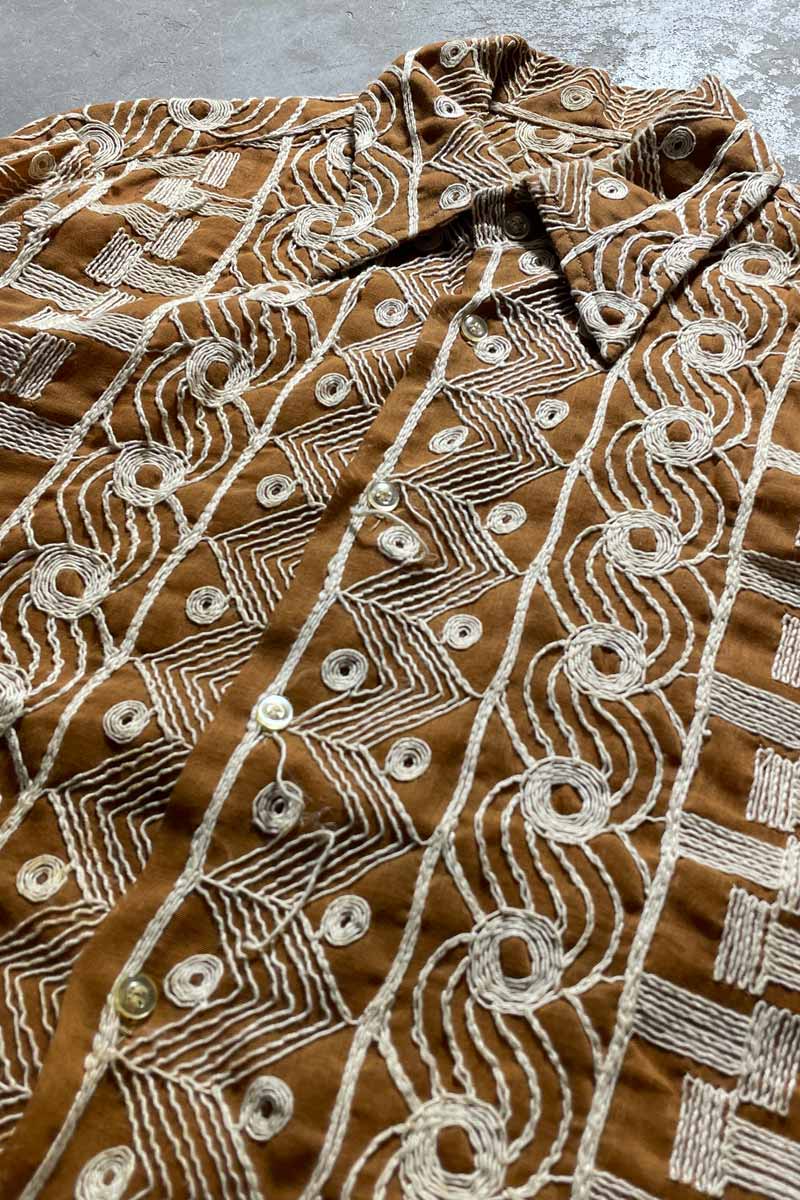 70'S LONG SLEEVE EMBROIDERED DESIGN SHIRT / BROWN [SIZE: M USED]