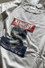 画像をギャラリービューアに読み込む, 90-00&#39;S KENNEDY PRINT T-SHIRT/ WHITE [SIZE: M USED]
