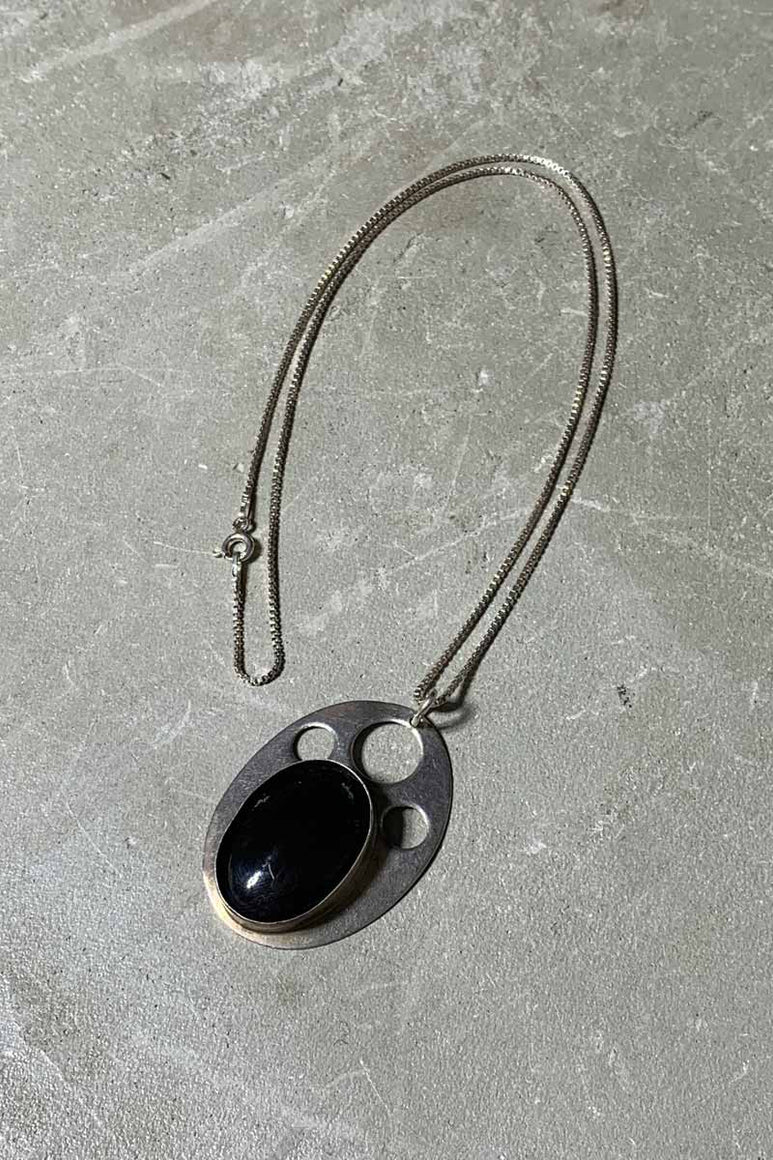 STERLING SILVER PENDANT NECKLACE W/ONYX [SIZE: ONE SIZE USED]