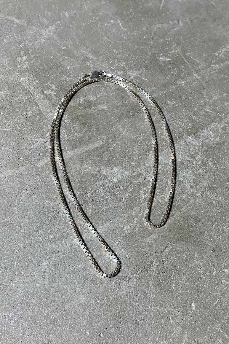 MADE IN ITALY 925 SILVER VENETIAN LINK NECKLACE [SIZE: ONE SIZE USED]