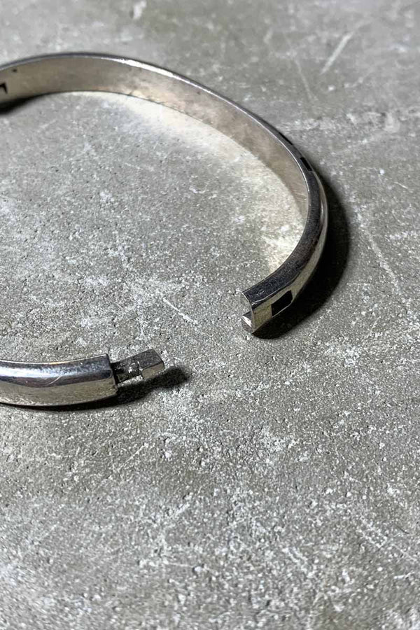 925 SILVER BANGLE W/ONYX [SIZE: ONE SIZE USED]