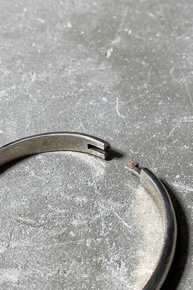 925 SILVER BANGLE W/ONYX [SIZE: ONE SIZE USED]