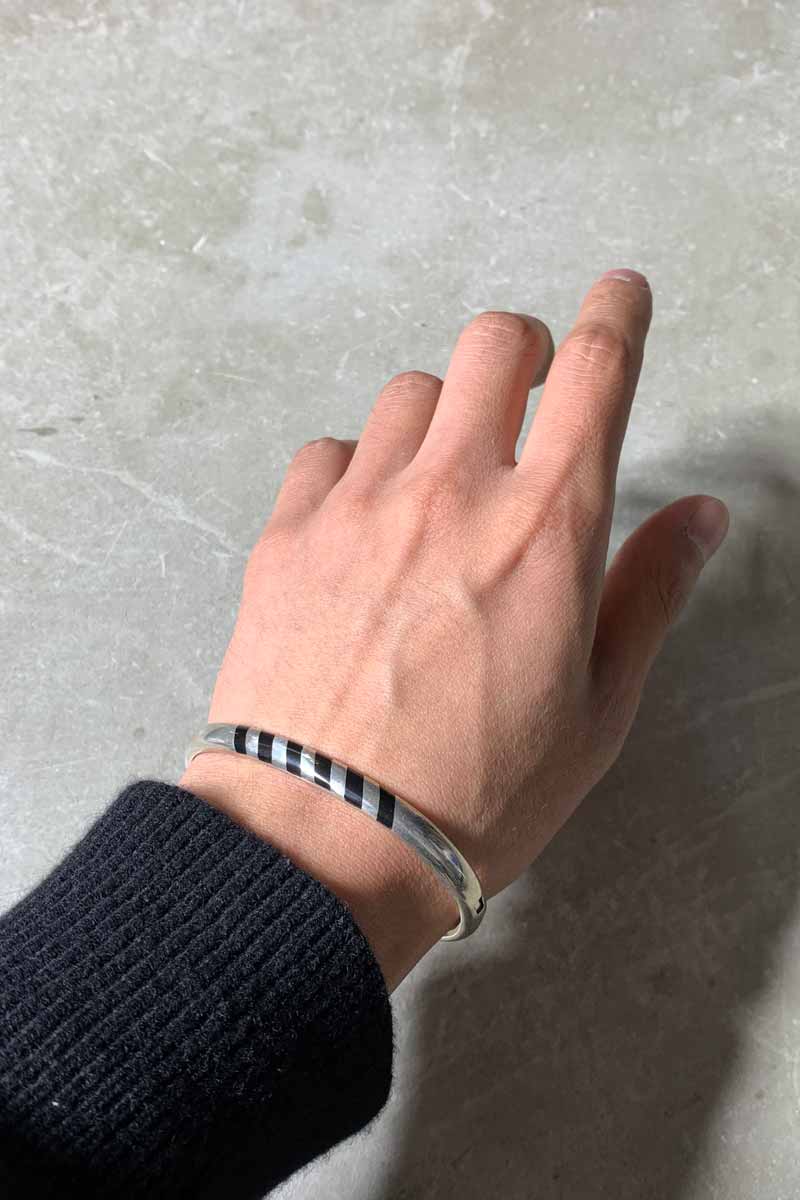 925 SILVER BANGLE W/ONYX [SIZE: ONE SIZE USED]