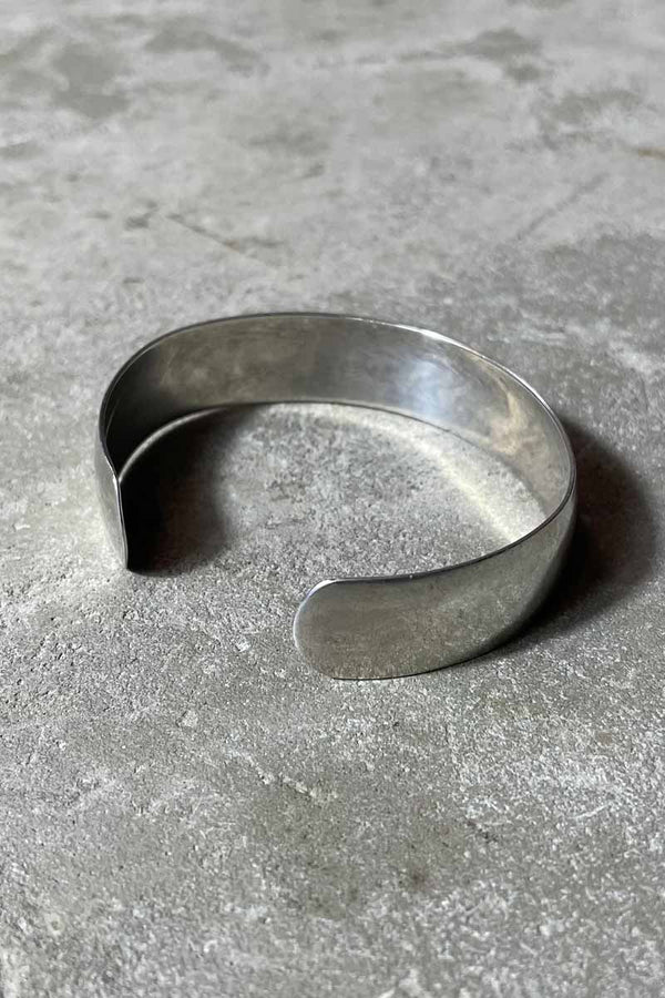 STERLING SILVER BANGLE [ONE SIZE]
