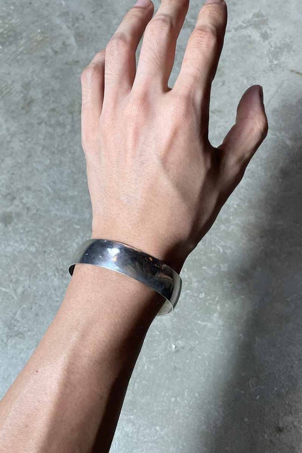 STERLING SILVER BANGLE [ONE SIZE]