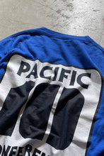 画像をギャラリービューアに読み込む, MADE IN USA 90&#39;S PAC-10 PRINT T-SHIRT / BLUE [SIZE: XL USED]

