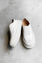 画像をギャラリービューアに読み込む, MADE IN SPAIN SLIP ON LEATHER SNEAKERS / WHITE [SIZE: 40 (25.0cm相当) USED]
