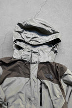 画像をギャラリービューアに読み込む, Y2K EARLY 00&#39;S SUMMIT SERIES GORE-TEX NYLON JACKET  / BEIGE [SIZE: S USED]
