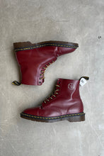 画像をギャラリービューアに読み込む, MADE IN ENGLAND 8-HOLE LEATHER BOOTS / BURGUNDY [SIZE US10.0 (28.0cm相当) USED]
