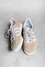 画像をギャラリービューアに読み込む, GAZELLE LEATHER SNEAKERS / BEIGE [SIZE US8.0 (26.0cm相当) USED]
