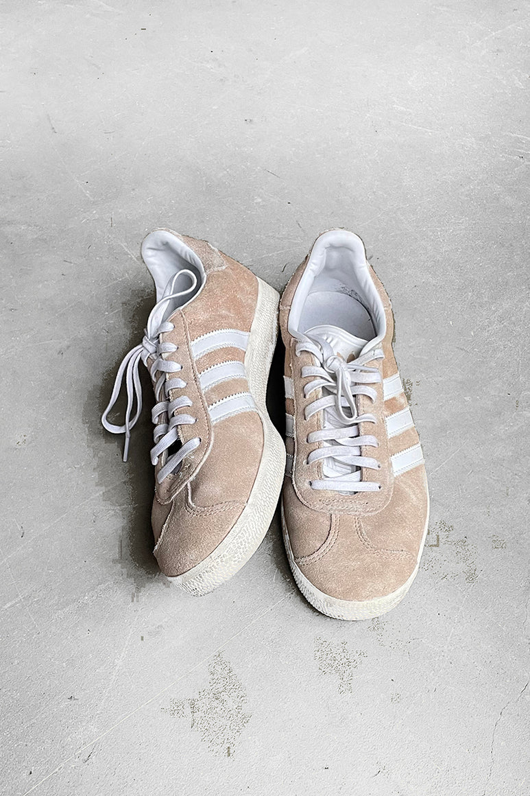 GAZELLE LEATHER SNEAKERS / BEIGE [SIZE US8.0 (26.0cm相当) USED]