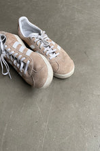 画像をギャラリービューアに読み込む, GAZELLE LEATHER SNEAKERS / BEIGE [SIZE US8.0 (26.0cm相当) USED]
