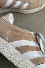 画像をギャラリービューアに読み込む, GAZELLE LEATHER SNEAKERS / BEIGE [SIZE US8.0 (26.0cm相当) USED]
