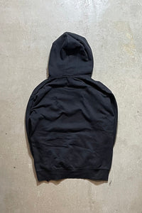 ONE POINT LOGO SWEAT HOODIE / BLACK	[SIZE: L USED]