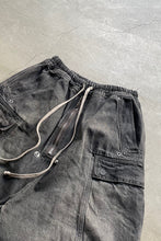 画像をギャラリービューアに読み込む, CARGOBELA TECH DENIM SHORTS / BLACK [SIZE: S USED]
