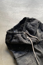 画像をギャラリービューアに読み込む, CARGOBELA TECH DENIM SHORTS / BLACK [SIZE: S USED]
