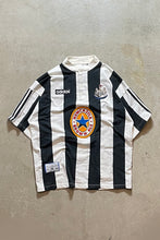 画像をギャラリービューアに読み込む, 95-97&#39;S NEW CASTLE FOOTBALL GAME SHIRT / STRIPE [SIZE: XL USED]
