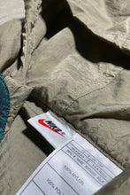 画像をギャラリービューアに読み込む, 90&#39;S NIKE AIR LOGO PULL OVER NYLON JACKET / KHAKI [SIZE: L USED]
