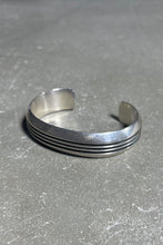 画像をギャラリービューアに読み込む, NAVAJO STERLING SILVER BANGLE / SILVER [SIZE: ONE SIZE USED]
