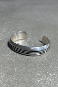 NAVAJO STERLING SILVER BANGLE / SILVER [SIZE: ONE SIZE USED]