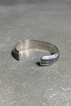 画像をギャラリービューアに読み込む, NAVAJO STERLING SILVER BANGLE / SILVER [SIZE: ONE SIZE USED]
