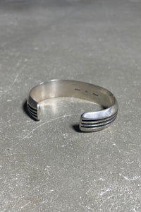 NAVAJO STERLING SILVER BANGLE / SILVER [SIZE: ONE SIZE USED]