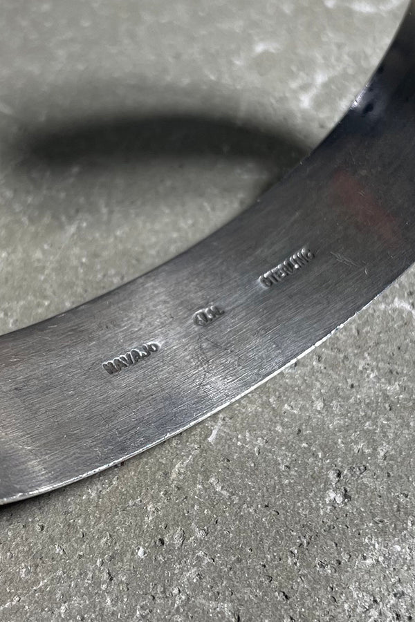 NAVAJO STERLING SILVER BANGLE / SILVER [SIZE: ONE SIZE USED]