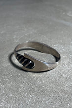 画像をギャラリービューアに読み込む, MADE IN MEXICO 925 SILVER BANGLE W/ONYX SILVER [SIZE: ONE SIZE USED]

