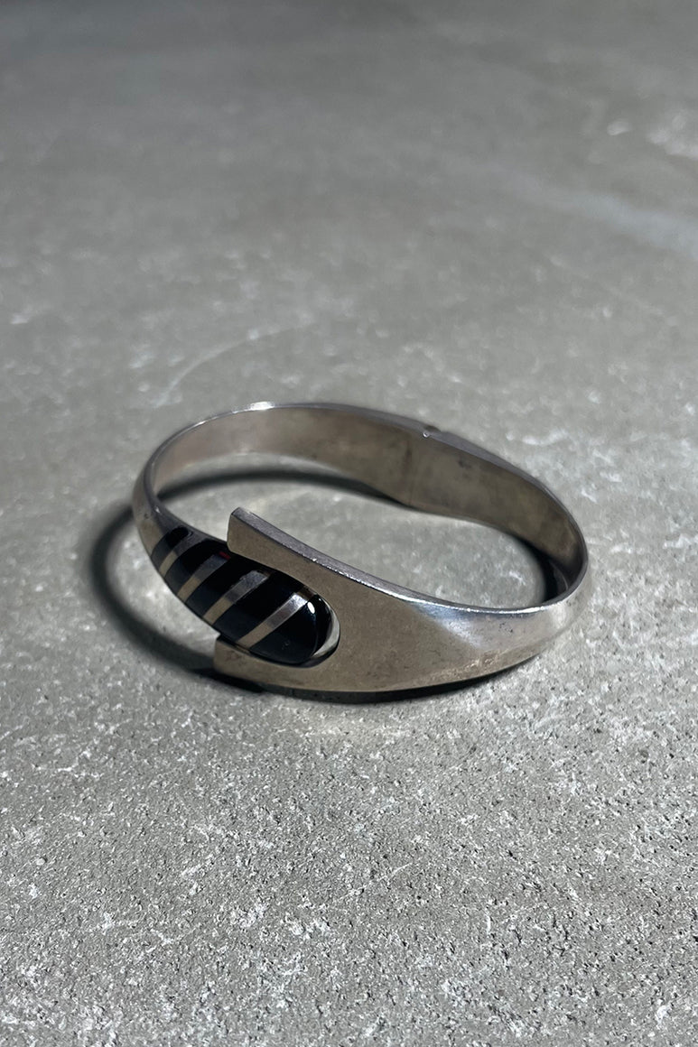 MADE IN MEXICO 925 SILVER BANGLE W/ONYX SILVER [SIZE: ONE SIZE USED]