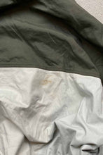 画像をギャラリービューアに読み込む, EARLY 00&#39;S NYLON JACKET / KHAKI [SIZE: L USED]
