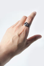 画像をギャラリービューアに読み込む, SILVER RING W/GLASS STONE [SIZE: 18号 USED]
