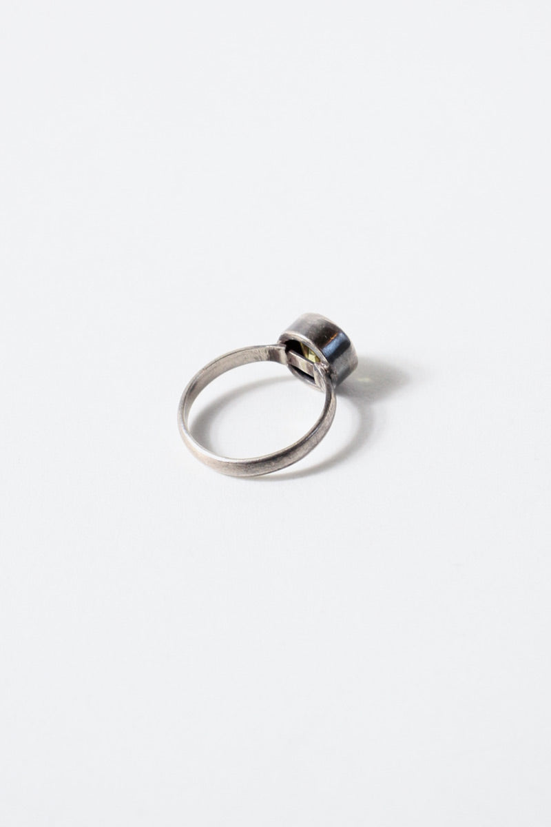 SILVER RING W/GLASS STONE [SIZE: 19 Used]
