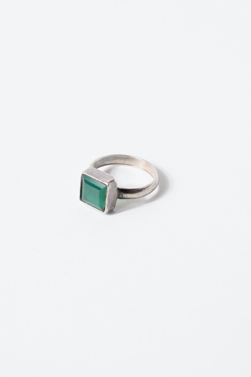 SILVER RING W/GLASS STONE [SIZE: JP 21 USED]
