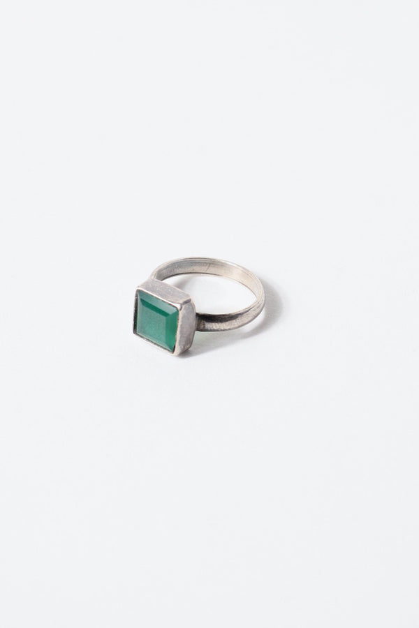 SILVER RING W/GLASS STONE [SIZE: JP 21 USED]