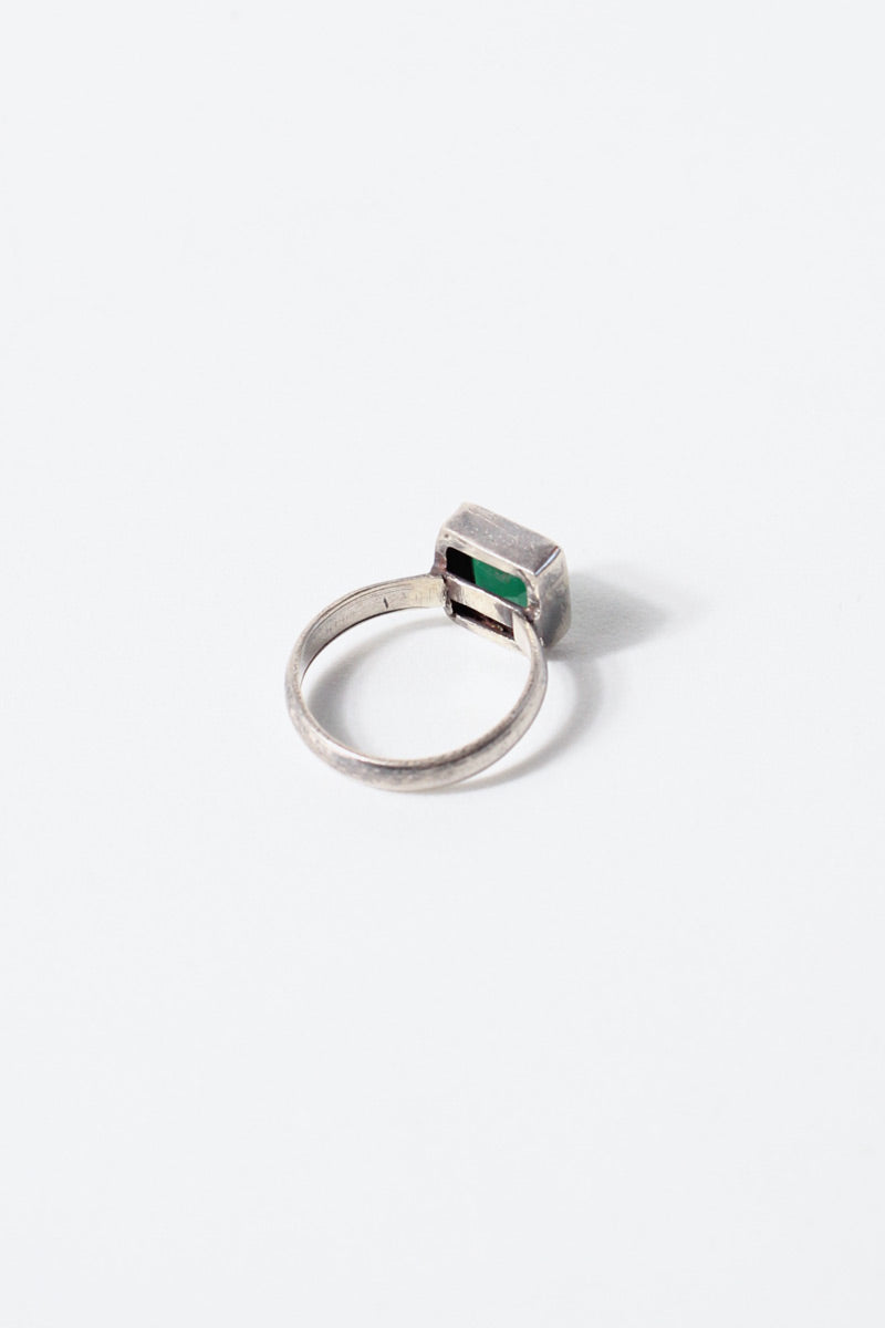 SILVER RING W/GLASS STONE [SIZE: JP 21 USED]