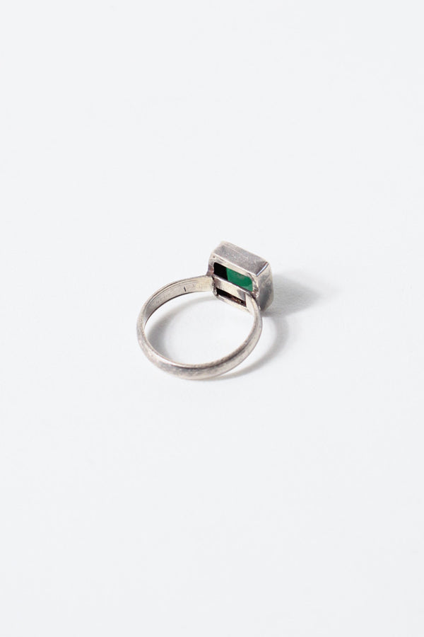 SILVER RING W/GLASS STONE [SIZE: JP 21 USED]