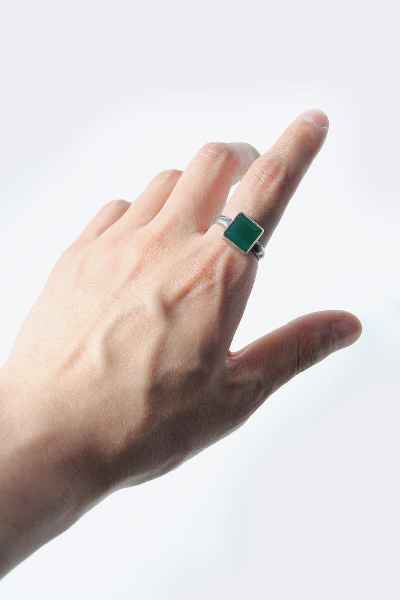 SILVER RING W/GLASS STONE [SIZE: JP 21 USED]