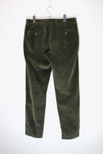 画像をギャラリービューアに読み込む, TUCK CORDUROY PANTS / OLIVE [SIZE: W31 x L30 USED]
