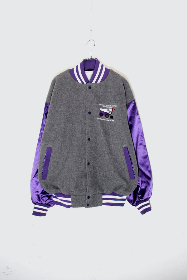 MADE IN USA 90'S SNOOPY EMBROIDERY FLEECE SATIN STADIUM JACKET / GREY / PURPLE [SIZE: L USED]
