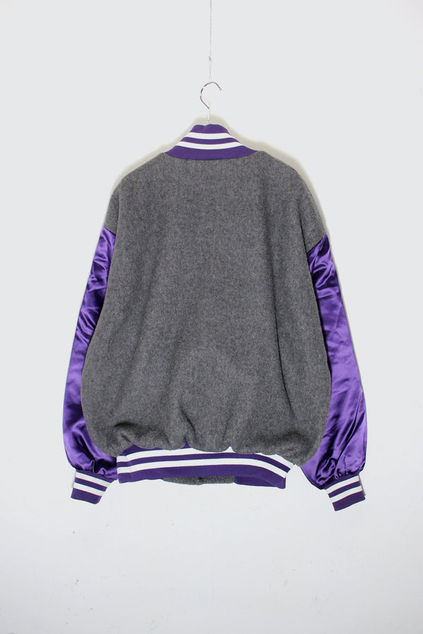 MADE IN USA 90'S SNOOPY EMBROIDERY FLEECE SATIN STADIUM JACKET / GREY / PURPLE [SIZE: L USED]
