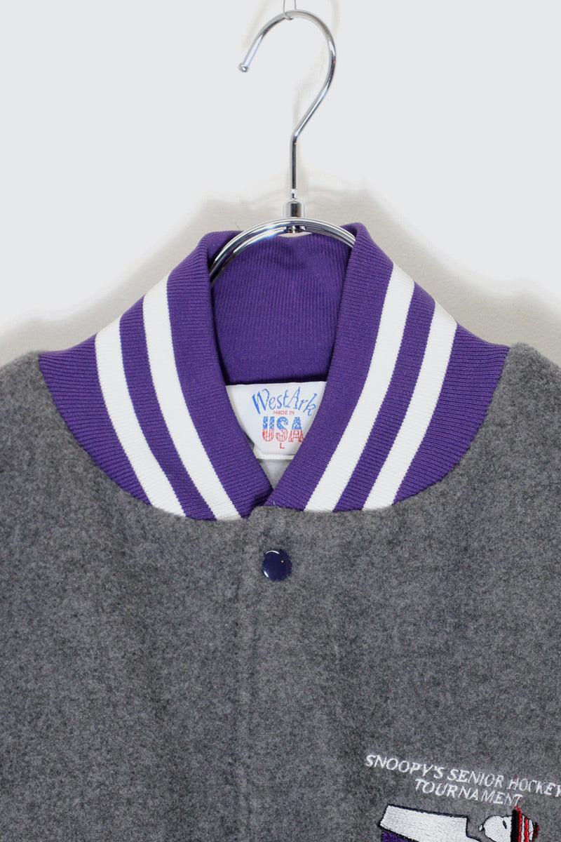 MADE IN USA 90'S SNOOPY EMBROIDERY FLEECE SATIN STADIUM JACKET / GREY / PURPLE [SIZE: L USED]