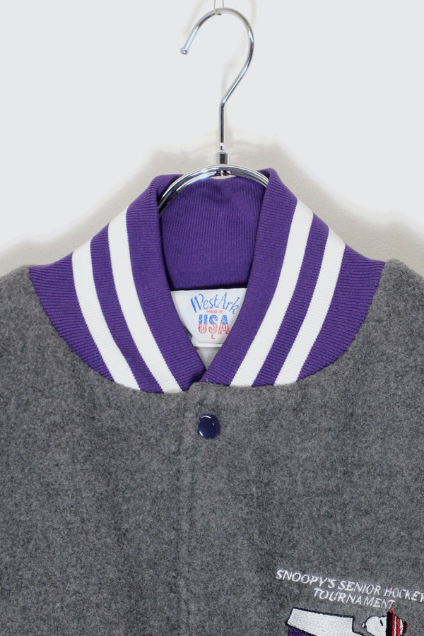 MADE IN USA 90'S SNOOPY EMBROIDERY FLEECE SATIN STADIUM JACKET / GREY / PURPLE [SIZE: L USED]
