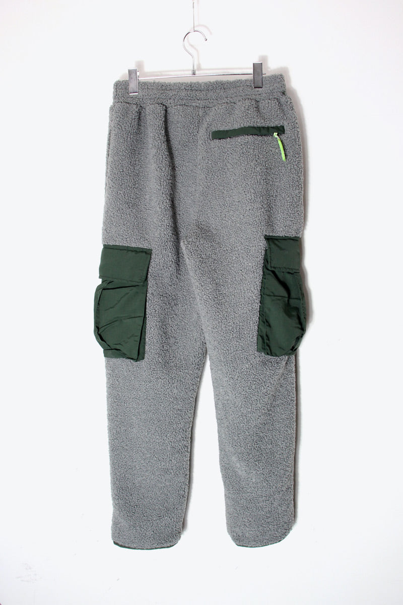 FLEECE CARGO PANTS / GREY/GREEN [SIZE: XS USED]