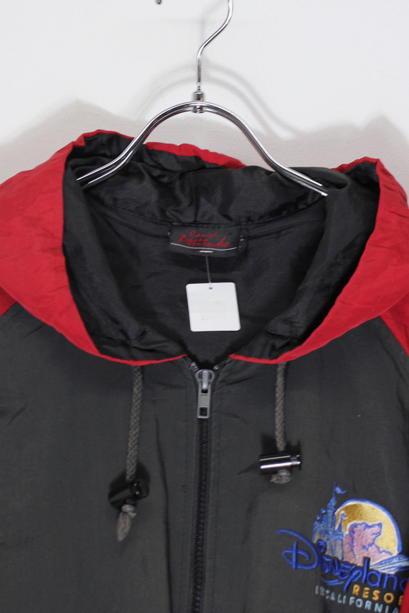 MADE IN USA 90'S DISNEY LAND NYLON ZIP HOODIE JACKET / CHARCOAL GREY/RED [SIZE: L equivalent USED]