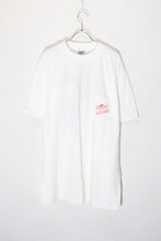 画像をギャラリービューアに読み込む, MADE IN USA 90&#39;S S/S MARLBORO RODEO BACK PRINT POCKET ADVERTISING T-SHIRT / WHITE [SIZE: XL DEADSTOCK/NOS]
