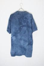 画像をギャラリービューアに読み込む, MADE IN USA 90&#39;S S/S TIE-DYE WOLF PRINT ANIMAL T-SHIRT / NAVY [SIZE: L USED]
