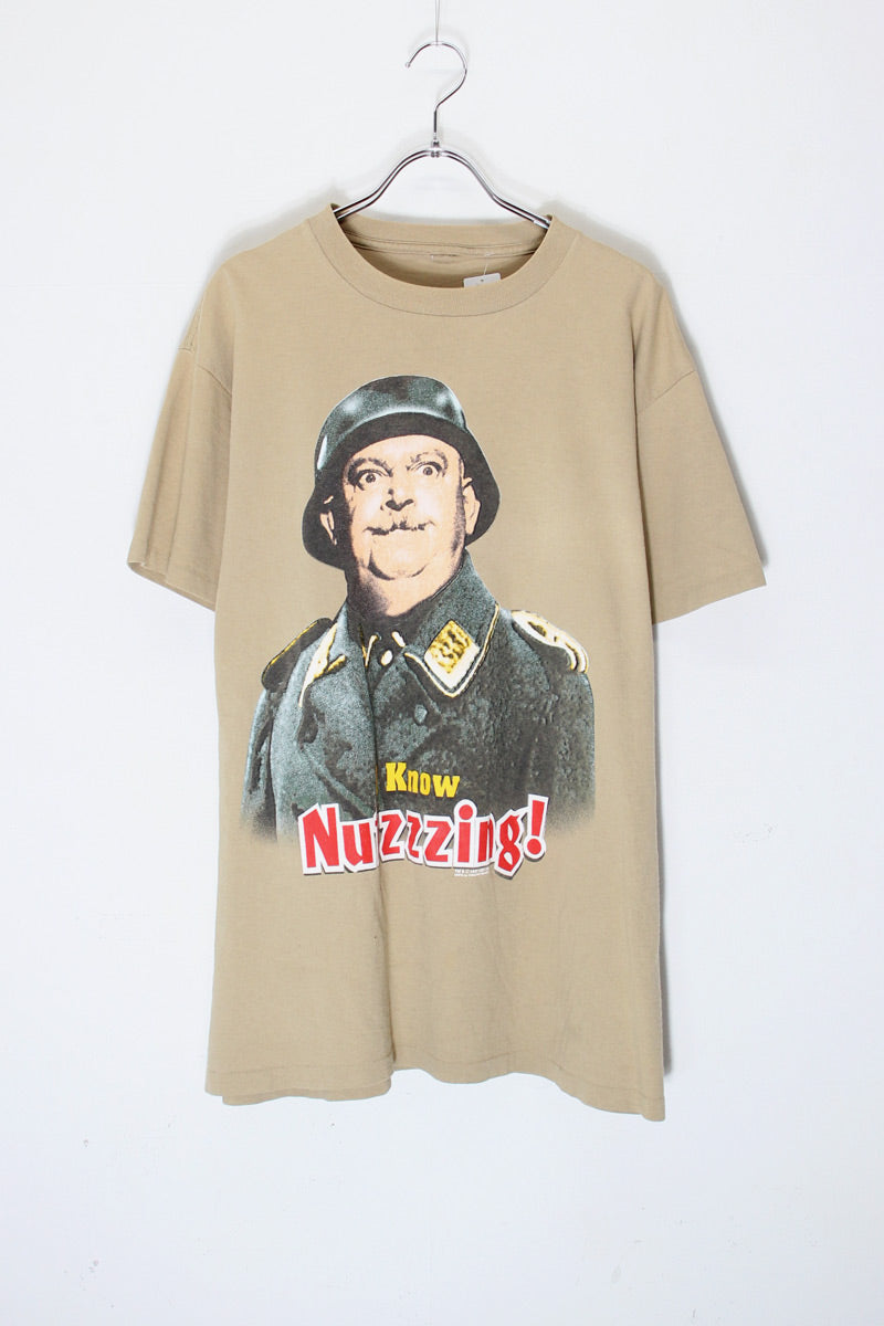 97'S S/S HOGAN'S HEROES PRINT MOVIE T-SHIRT / BEIGE [SIZE: L equivalent USED]